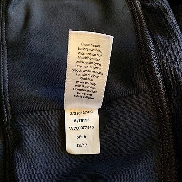 Athleta Blue Multicolor Geometric 8” Rise Mesh Crop Leggings - Picture 6 of 10